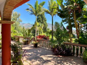 Sierra Vista, charming cosy Villa next to Fuengirola, views garden pool and BBQ
